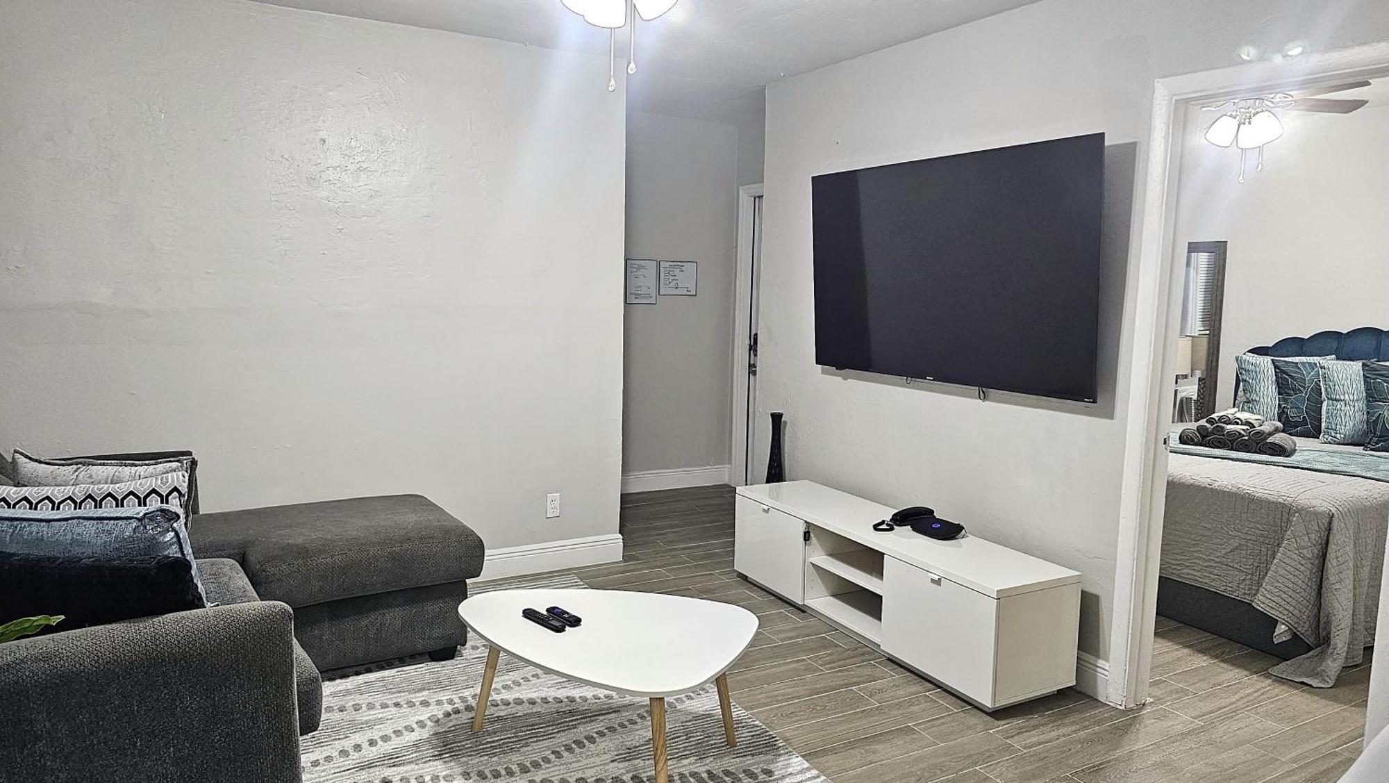 Big Tv Apartment 5 Miles From Hard Rock Casino Hollywood Dış mekan fotoğraf
